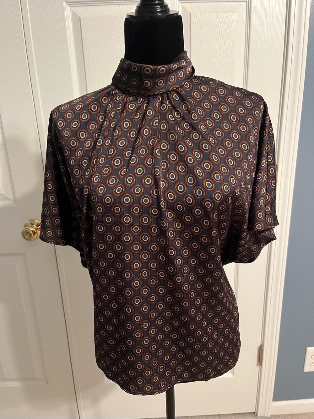 Banana Republic Women High-Neck Short Sleeve Geometric Print Top w/ tie back NWT